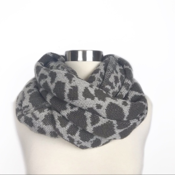 TAHARI Infinity Scarf Croc Jacquard Print Scarf - Picture 1 of 9